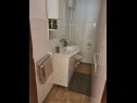 Appartamenti Aurel - sea view: A1(4+1) Omis - Riviera Omis  - Appartamento - A1(4+1): il bagno con la toilette