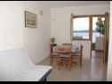 Appartamenti Niko - 50 m from pebble beach: SA1(2+1), SA2(2+1), SA3(2+1), A4(3+1), A5 Prizemlje(3+1), A6 Prvi kat(3+1) Pisak - Riviera Omis  - Appartamento - A5 Prizemlje(3+1): la sala da pranzo