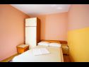 Appartamenti Lile - comfortable 3 bedroom apartment: A1(6+2) Pisak - Riviera Omis  - Appartamento - A1(6+2): la camera da letto