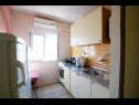 Appartamenti Lile - comfortable 3 bedroom apartment: A1(6+2) Pisak - Riviera Omis  - Appartamento - A1(6+2): la cucina