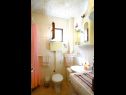 Appartamenti Lile - comfortable 3 bedroom apartment: A1(6+2) Pisak - Riviera Omis  - Appartamento - A1(6+2): il bagno con la toilette