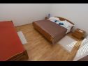 Appartamenti Stipica - 100 m from beach: A1(3+2), A3(2+2), SA4(2), A5(2+2) Ruskamen - Riviera Omis  - Appartamento - A1(3+2): la camera da letto