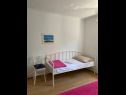 Appartamenti Zarko - 20 m from beach: A1(8) Sumpetar - Riviera Omis  - Appartamento - A1(8): la camera da letto