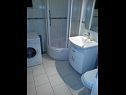 Appartamenti Zvone - 50 M from the sea : A4 prizemlje (2+2) Sumpetar - Riviera Omis  - Appartamento - A4 prizemlje (2+2): il bagno con la toilette