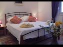 Appartamenti Jugana - with pool : A1 donji(4), A2 gornji(4) Sumpetar - Riviera Omis  - Appartamento - A2 gornji(4): la camera da letto