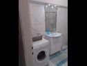 Appartamenti Jugana - with pool : A1 donji(4), A2 gornji(4) Sumpetar - Riviera Omis  - Appartamento - A1 donji(4): il bagno con la toilette