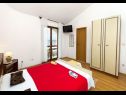 Appartamenti Neva - 50m from the sea A1(2+1), A2(2+1), SA3(3) Sumpetar - Riviera Omis  - Appartamento - A1(2+1): la camera da letto
