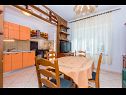 Appartamenti Ivan - 15 m from beach: A1(7+1), A2 Žuti (2+2), A3 Crveni (2+2) Lun - Isola di Pag  - Appartamento - A1(7+1): la cucina con la sala da pranzo