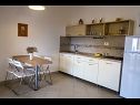 Appartamenti Lea - with terrace : A1(2+2), A2(2+2) Mandre - Isola di Pag  - Appartamento - A1(2+2): la cucina con la sala da pranzo