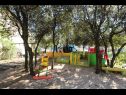 Appartamenti Mare-200 m from the beach A1(2+2), A2(4), A3(2) Mandre - Isola di Pag  - parco giochi per i bambini