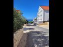 Appartamenti Mare - 50 m from beach: A1 Mijo (6+1), A2 Petar (2+2), A3 Katja (2+2) Mandre - Isola di Pag  - il dettaglio (casa e dintorni)