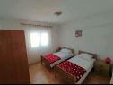Appartamenti Bor - 20 meters from beach: SA3(2+1), A1(4+1), A2(4+1) Kraj - Isola di Pasman  - Appartamento - A2(4+1): la camera da letto