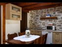 Casa vacanza Three holiday homes: H1 Azur (4), H2 Wood (4), H3 Ston (4+2) Orebic - Peninsola di Peljesac  - Croazia - H2 Wood (4): la cucina con la sala da pranzo