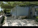 Appartamenti Jaki - 150 m from beach A1(4), SA2(2+1), A3(4), A4(4), SA5(3) Orebic - Peninsola di Peljesac  - il parcheggio (casa e dintorni)