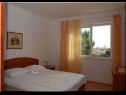 Appartamenti Pero - 50 m from sea : A1 Ljiljana(4), SA2(2), A3 Lea(2) Banjol - Isola di Rab  - Appartamento - A1 Ljiljana(4): la camera da letto