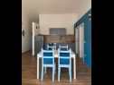 Appartamenti Žare - with garden: A1(2+2), A2(2+2), A3(4) Banjol - Isola di Rab  - Appartamento - A3(4): la cucina con la sala da pranzo