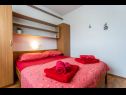 Appartamenti Nada- sea view: A1 - Ljubičasti (4+2), A2 - Crveni (4+2) Banjol - Isola di Rab  - Appartamento - A2 - Crveni (4+2): la camera da letto