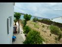 Appartamenti Frane - 20 m from beach: A1(6+1) , A2(5)  Barbat - Isola di Rab  - il cortile