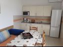 Appartamenti Frane - 20 m from beach: A1(6+1) , A2(5)  Barbat - Isola di Rab  - Appartamento - A1(6+1) : la cucina con la sala da pranzo