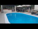 Appartamenti Robi- swimming pool and beautiful garden A1-žuti(5), A2-crveni(5), A3(3+1) Kampor - Isola di Rab  - la piscina