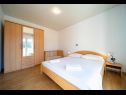 Appartamenti BePa - 200 m from sandy beach: A1(5), A2(6), A3(5), A4(5) Lopar - Isola di Rab  - Appartamento - A4(5): la camera da letto