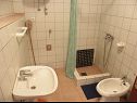 Appartamenti Irmica - by the sea: A1(2+3), A2(2+1), SA3(2+1), SA4(2), SA5(3) Lukovo Sugarje - Riviera Senj  - Appartamento - A2(2+1): il bagno con la toilette