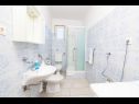 Appartamenti Vik - 250 m from beach A1(4), A2(3), A3(2), SA4(2) Brodarica - Riviera Sibenik  - Appartamento - A1(4): il bagno con la toilette