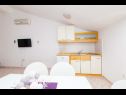 Appartamenti Vik - 250 m from beach A1(4), A2(3), A3(2), SA4(2) Brodarica - Riviera Sibenik  - Appartamento - A2(3): la cucina con la sala da pranzo