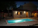 Casa vacanza Tihomir - with pool : H(6+2) Drnis - Riviera Sibenik  - Croazia - la piscina (casa e dintorni)