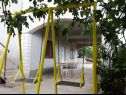 Appartamenti Josi - parking and barbecue: A1(2+2), A2(4+1) Grebastica - Riviera Sibenik  - il cortile