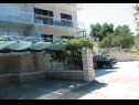 Appartamenti AnteV - 80m from the sea with parking: A2(6) Baia Kanica (Rogoznica) - Riviera Sibenik  - Croazia - il cortile