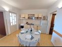 Appartamenti Jera-  barbecue and free berth for boat A1(4+1), A2(2+1) Baia Kanica (Rogoznica) - Riviera Sibenik  - Croazia - Appartamento - A1(4+1): la cucina con la sala da pranzo