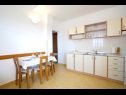 Appartamenti Jera-  barbecue and free berth for boat A1(4+1), A2(2+1) Baia Kanica (Rogoznica) - Riviera Sibenik  - Croazia - Appartamento - A2(2+1): la cucina con la sala da pranzo