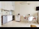 Appartamenti Ziva - by the beach; A1(6), A2(4), A3 (2+1) Baia Lozica (Rogoznica) - Riviera Sibenik  - Croazia - Appartamento - A3 (2+1): la cucina con la sala da pranzo