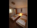 Appartamenti Anna - great location & family friendly: A1(4), A3(4) Pirovac - Riviera Sibenik  - Appartamento - A1(4): la camera da letto