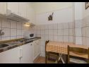 Appartamenti Neda - 150 M from pebble beach : A1(6), A2(4), SA3(2) Primosten - Riviera Sibenik  - Studio appartamento - SA3(2): la cucina con la sala da pranzo