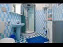 Appartamenti Modri Dragulj - with pool : A1(2), A2(4), A3(4) Razanj - Riviera Sibenik  - Appartamento - A1(2): il bagno con la toilette
