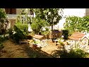 Appartamenti Fran - only 150m from beach: A1(4+2), A2(2+1) Rogoznica - Riviera Sibenik  - il giardino