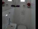 Casa vacanza Igor -10 m from beach : H(5) Rogoznica - Riviera Sibenik  - Croazia - H(5): il bagno con la toilette