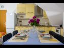 Appartamenti Marija - by the sea: A4(2+2), A5(2+2) Rogoznica - Riviera Sibenik  - Appartamento - A4(2+2): la cucina con la sala da pranzo