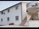 Appartamenti Mat - 100 m from sea: A1 Plavi(2+2), A2 Zeleni(4), A3 Bijeli(2+1), SA4 Crveni(2) Srima - Riviera Sibenik  - la casa