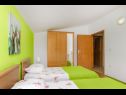 Appartamenti Malaga - comfortable and free parking: A2 B(4+1), SA C(2+1), SA D(2+0), SA E(2+1) Tribunj - Riviera Sibenik  - Appartamento - A2 B(4+1): 