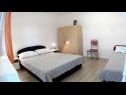 Appartamenti Mili - 200m from the beach: A1(4), A2(5) Bungalov Tribunj - Riviera Sibenik  - Appartamento - A1(4): la camera da letto