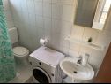 Appartamenti Ivica - 300 m from sea: A1(6) Tribunj - Riviera Sibenik  - Appartamento - A1(6): il bagno con la toilette