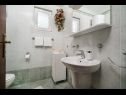 Appartamenti Josip - free parking and BBQ: A1(4), A2(2+1) Vodice - Riviera Sibenik  - Appartamento - A2(2+1): il bagno con la toilette
