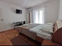 Appartamenti Kati - 150 m from beach: A2(4), A4(2), SA3(2), SA5(2), SA6(2) Vodice - Riviera Sibenik  - Appartamento - A2(4): la camera da letto
