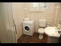 Appartamenti Araz - parking and barbecue: A1(4+1), A2(3) Vodice - Riviera Sibenik  - Appartamento - A1(4+1): il bagno con la toilette