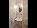 Appartamenti Lasan - 150 m from sea: A1(4), A2(4) Vodice - Riviera Sibenik  - Appartamento - A2(4): il bagno con la toilette