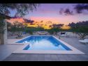 Casa vacanza Ivy - with outdoor swimming pool: H(4+2) Vodice - Riviera Sibenik  - Croazia - la piscina (casa e dintorni)