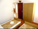 Appartamenti Mira - 20 m from pebble beach: A1(4+1), A2(4) Zaboric - Riviera Sibenik  - Appartamento - A2(4): la camera da letto